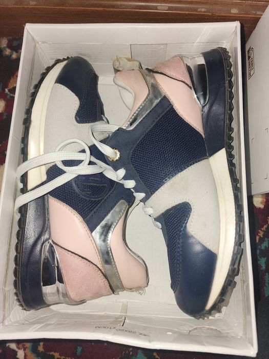 9 ta oyoq kiyim, 2 ta kashelok, 1 ta sumka.Hammasi 500 ming Razmer38