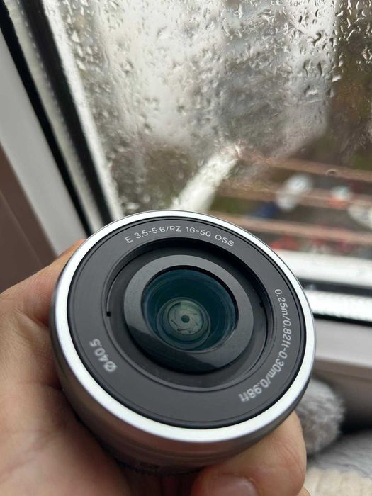 Obiectiv Sony E 16-50mm f/3.5-5.6 PZ OSS – Stare foarte bună