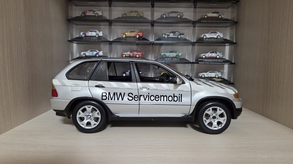 BMW X5 E53 1:18 DEALER EDITION Kyosho Macheta