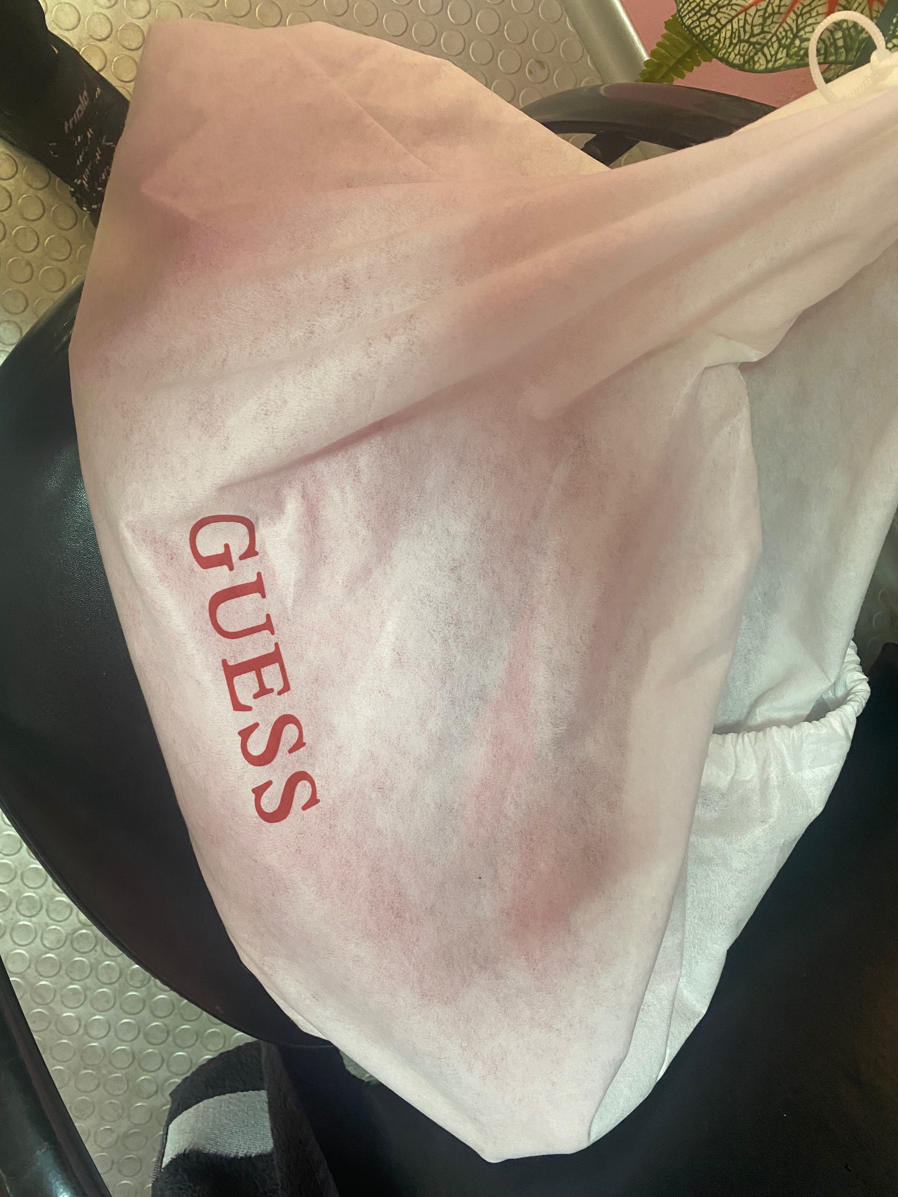 GUESS оригинална дамска чанта корал