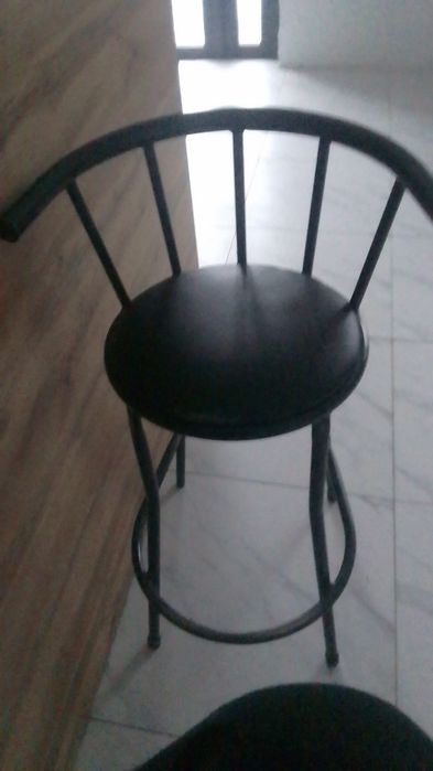 Пивыный Бар жанеде стол стуля