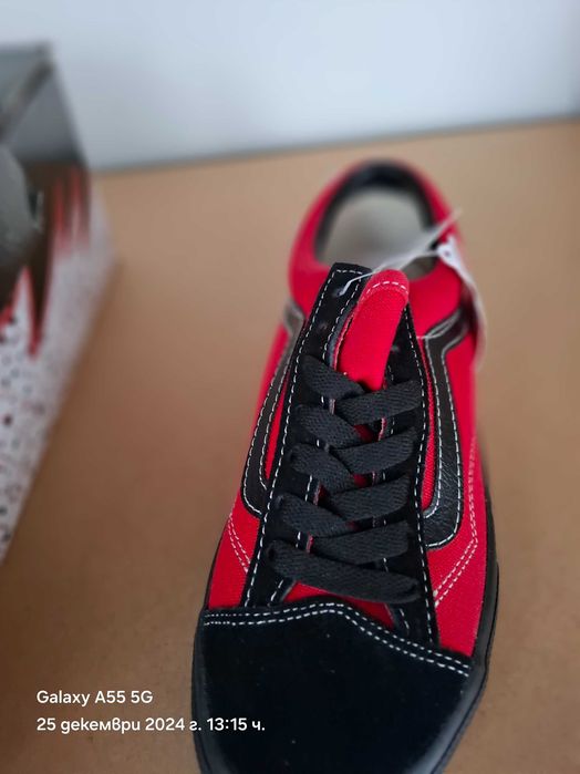 Нови кецове  VANS