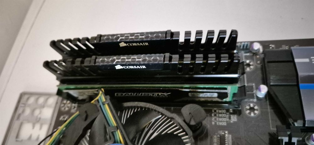 kIT procesor i5 4670 placa de baza H87 RAM 16 GB 1600MHz