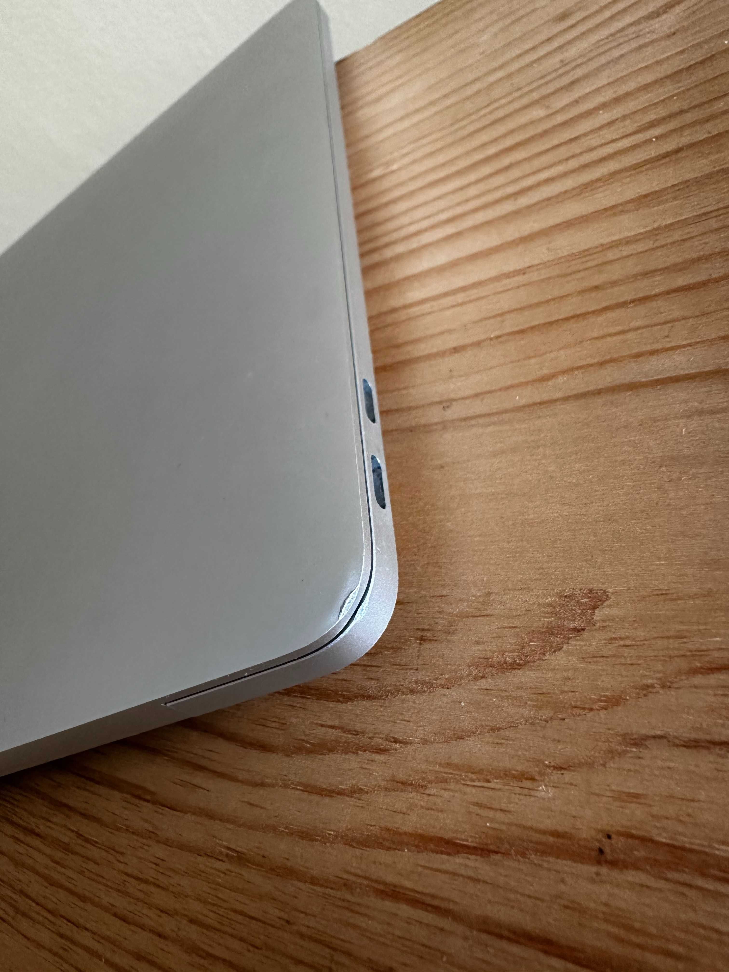 Apple MacBook PRO  + подарък раница