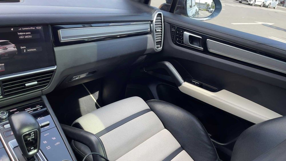 Porsche Cayenne S, 441 CP