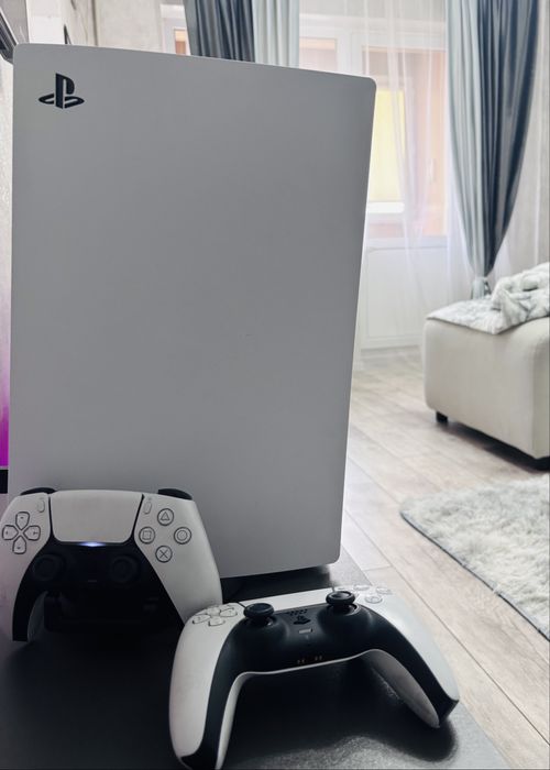 PS5 + 2 геймпада + 4 игры
