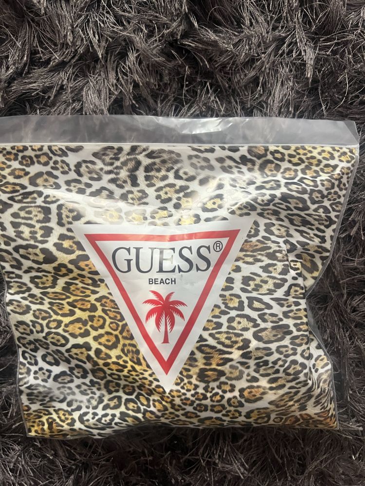 Чисто НОВО горнище на бански Guess