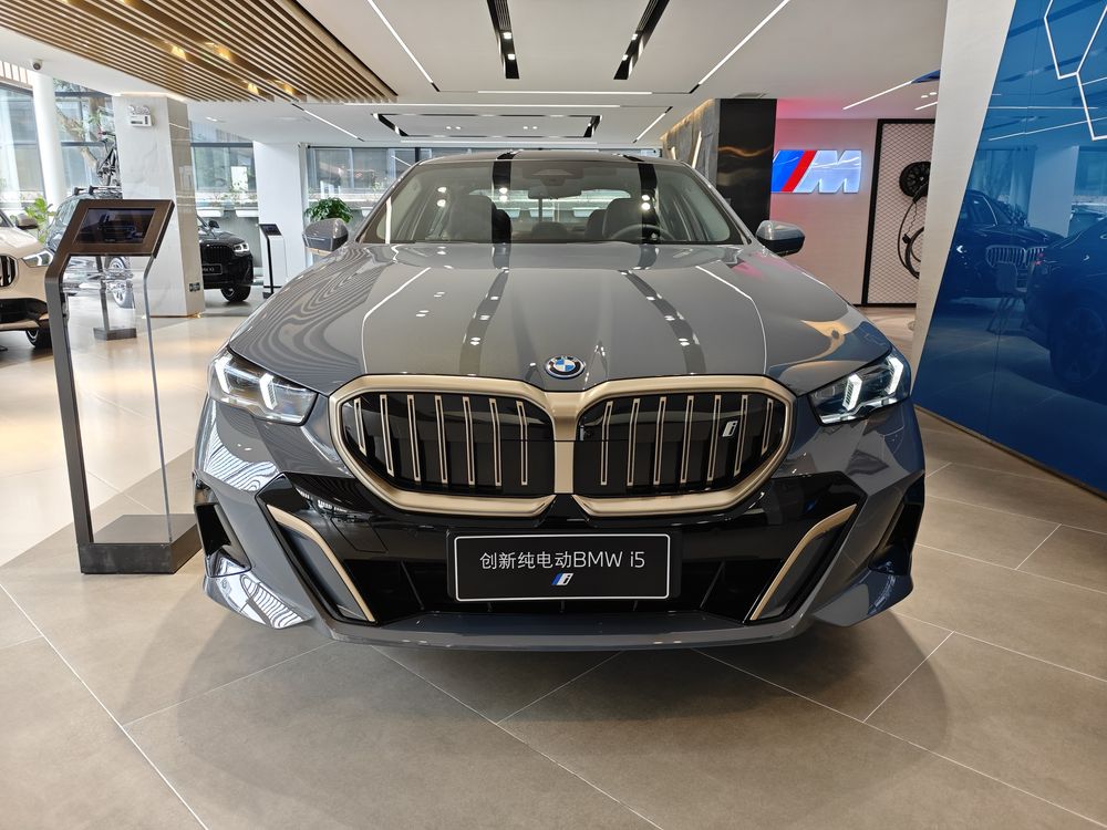BMW i 5 eDrive 35 M sport. 2025 CIP Ташкент-48000$.