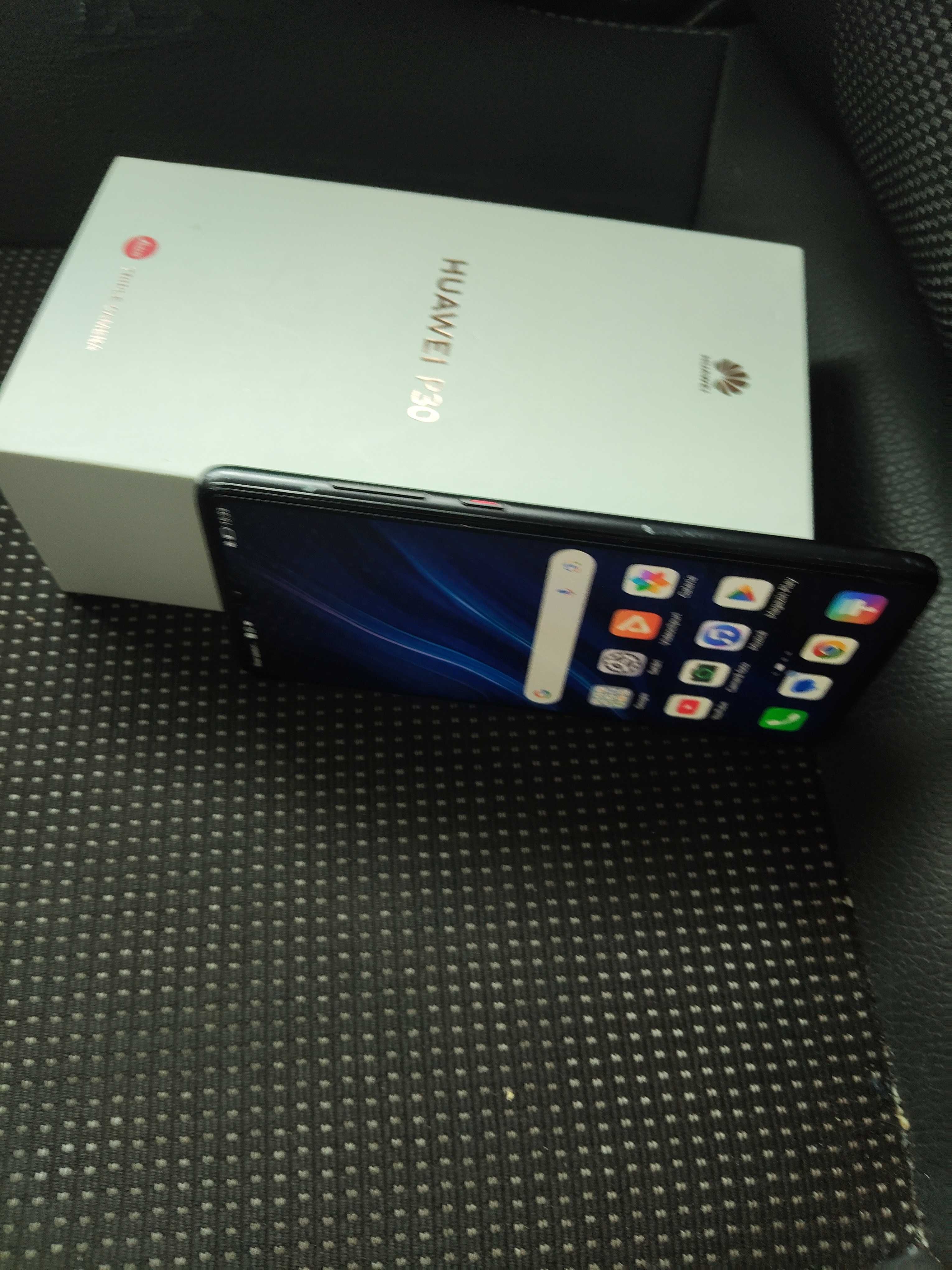 Telefon Huawei P 30.