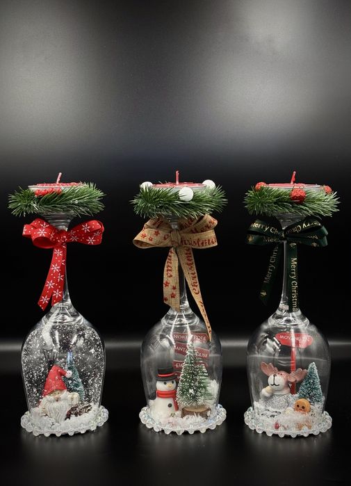 Коледни топки и чаши