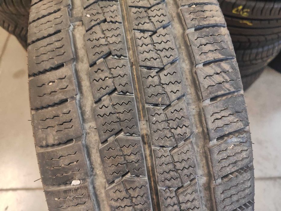 2бр.зимни гуми 235/65/16C Nexen