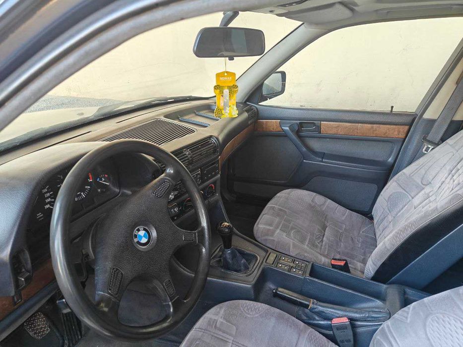 B M W      E 32  kuzov