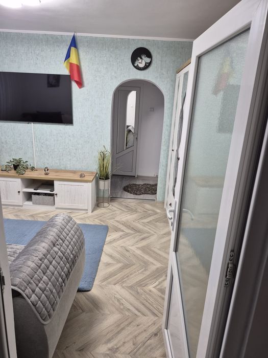 Vând apartament cu 4 camere