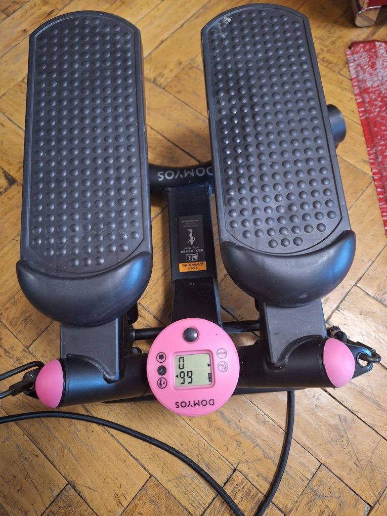 Stepper fitness cu afișaj electronic și corzi elastice