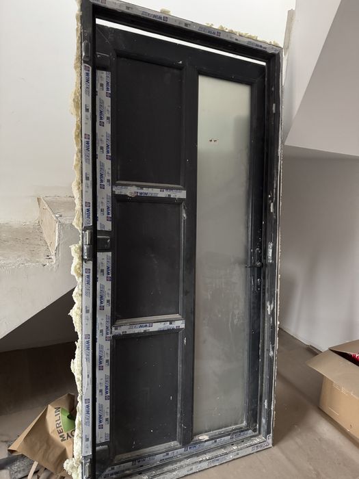 Vand usa de exterior