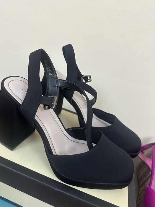 Обувь новые размеры тридцать девять,сорок