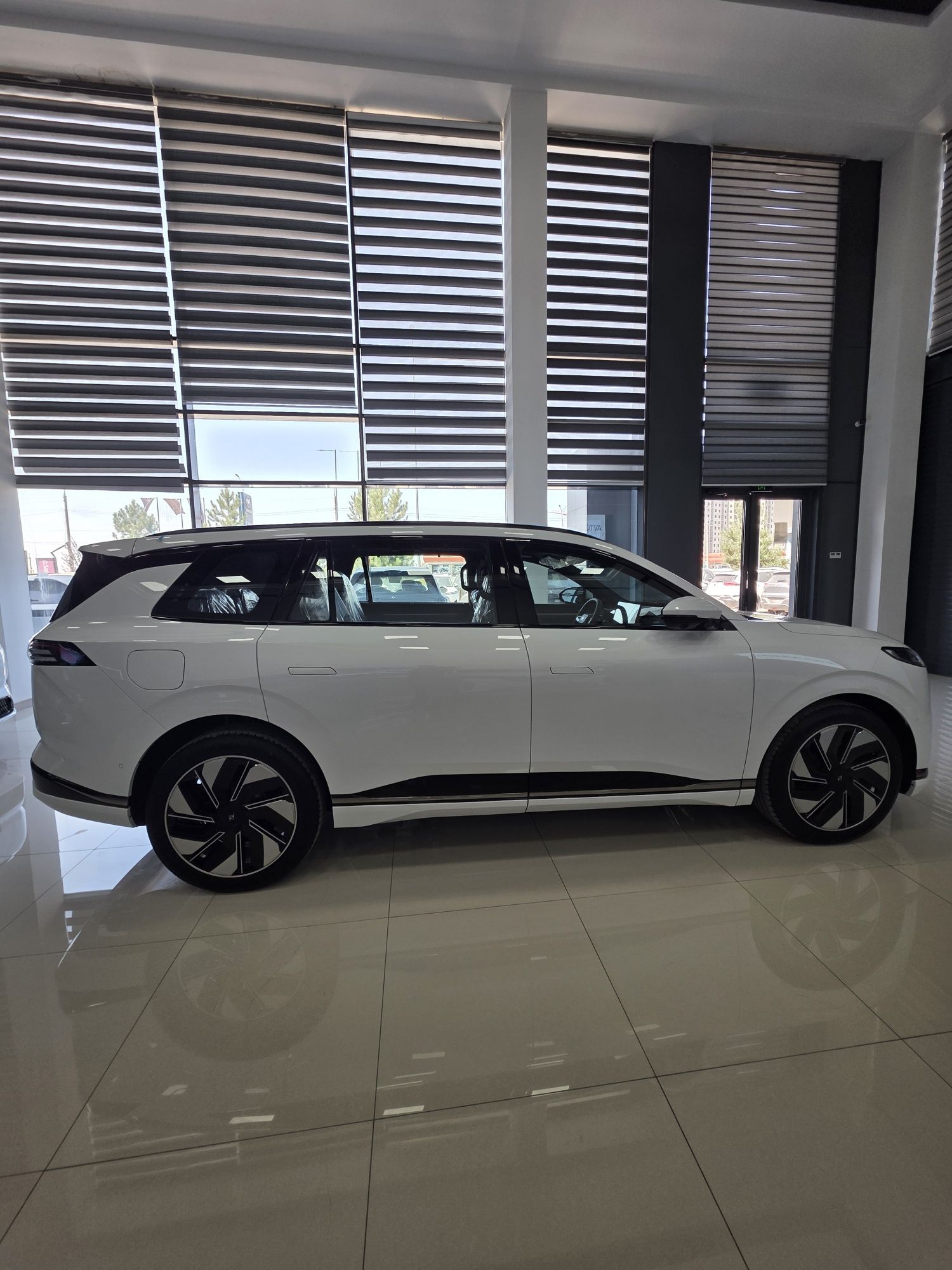Dongfeng eπ 008 max 210 Gibrid