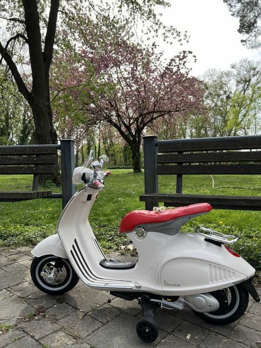 Лицензиран Акумулаторен Скутер Piaggio Vespa 946, 60W, 12V/4.5Ah