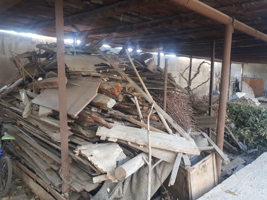 Қуруқ ўтинлар сотилади