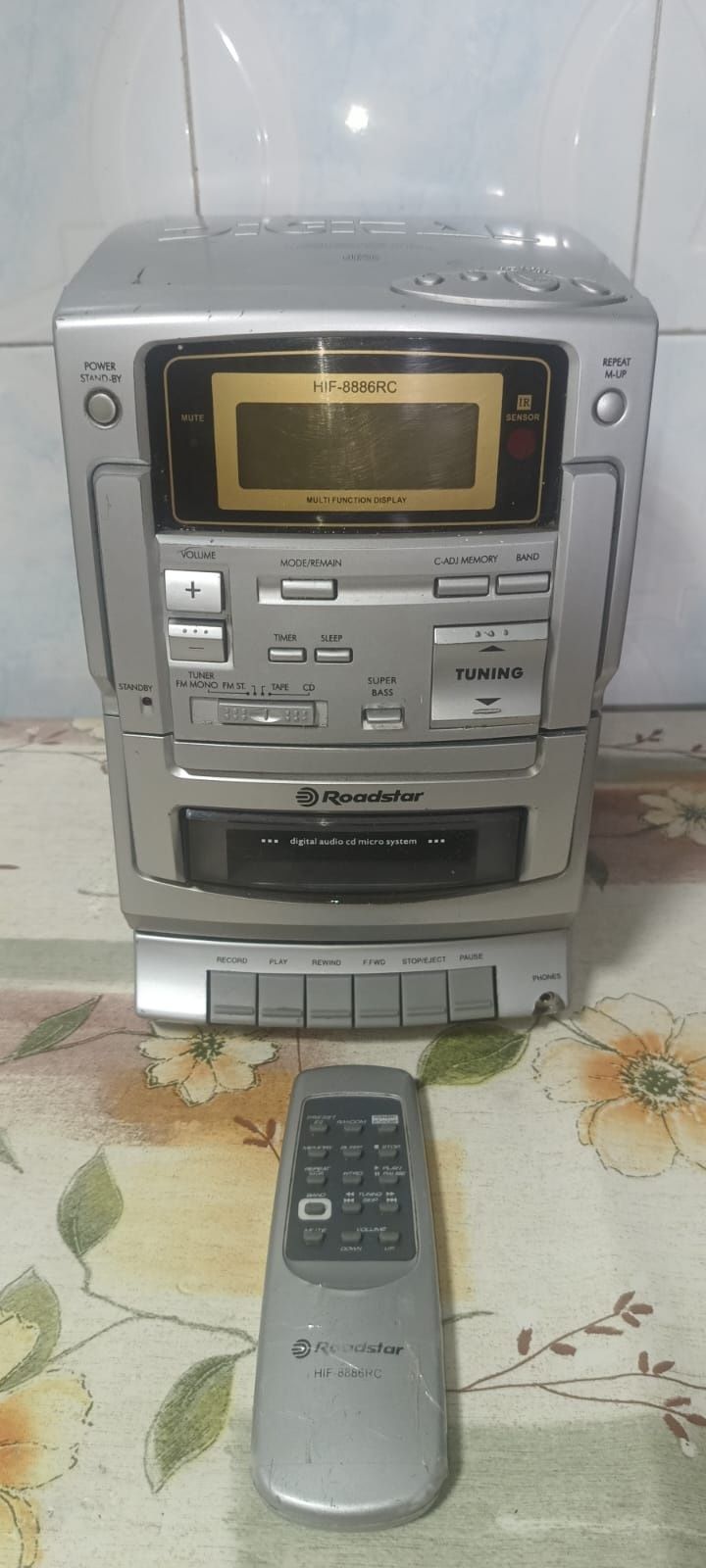 Radio casetofon Select cu CD Player Sanyo si Roadstar