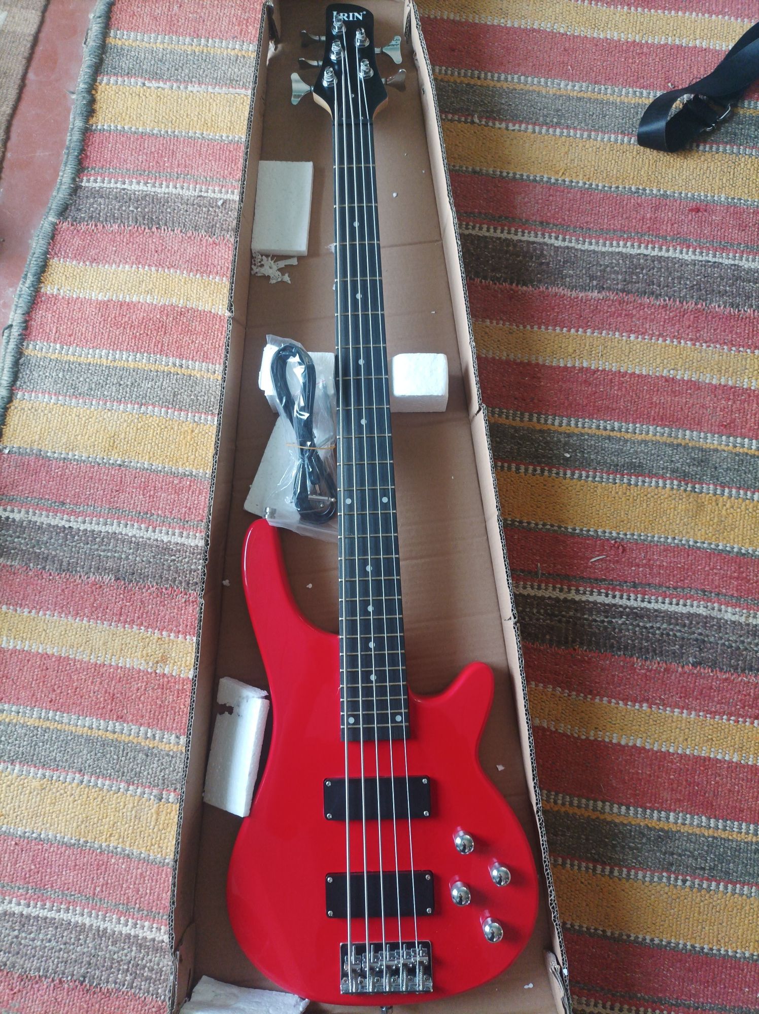 Irin Gitara bass