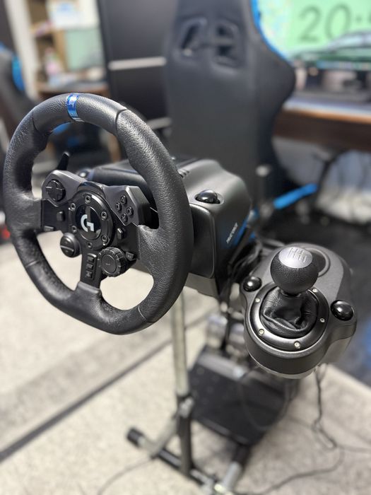 Pachet complet Logitech G923 volan + pedale + schimbător + suport