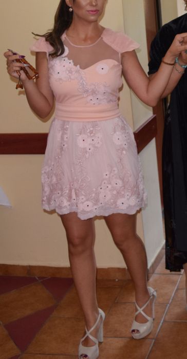 Rochie scurta roz deschis dantela