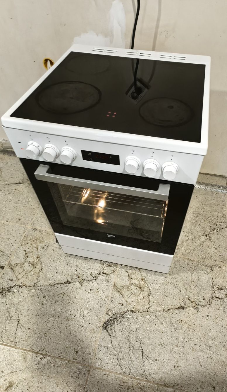 Готварска печка Beko 60 см в гаранция