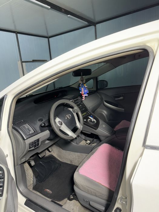 Toyota Prius Hybrid 2011 – 270.000 km – Consum 4L – Foarte Fiabilă