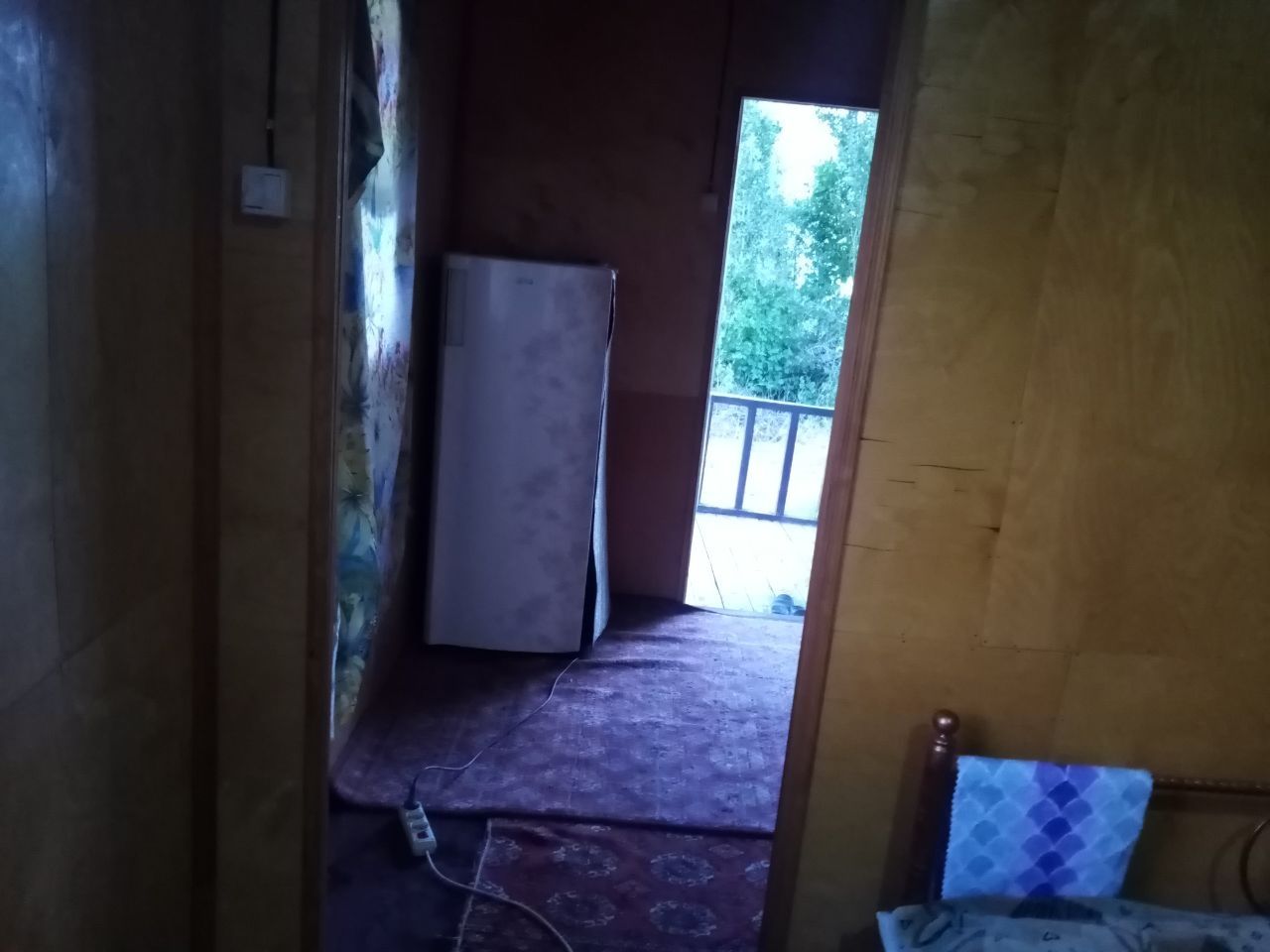 Дам олишга хона тапчан Билан сув буйида