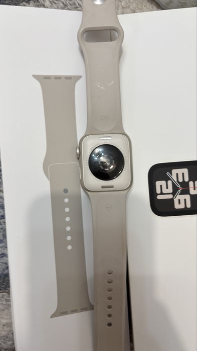 Смарт-часы Apple Watch SE