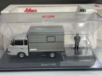 Macheta 1/43 Schuco Set Barkas B 1000 Cu Figurina