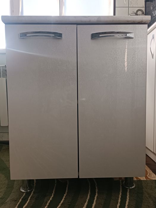 Кухонный шкаф сатылады , состояние тап таза, кырылмаган 300мын сум,