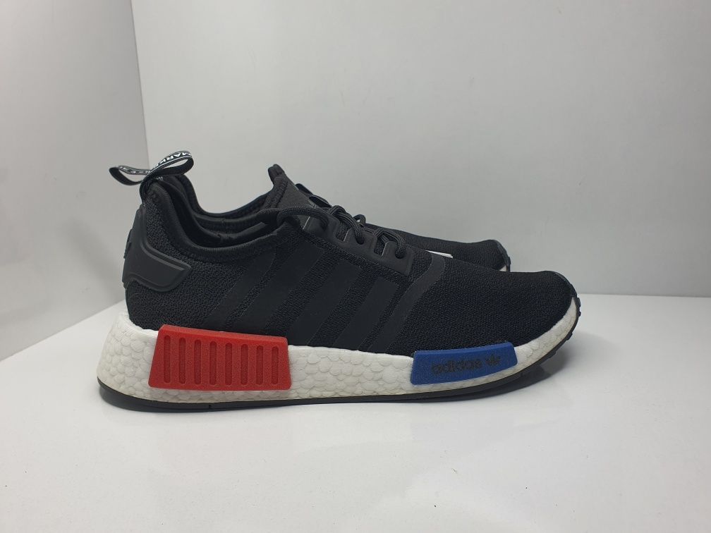 Маратонки Adidas NMD_R1 

Чисто нови с кутия.

Размер: 41 1/3 стелка 2