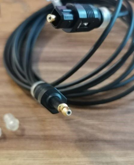 Аудио оптичен кабел с мъжки Toslink конектор и мъжки 3.5мм оптичен жак
