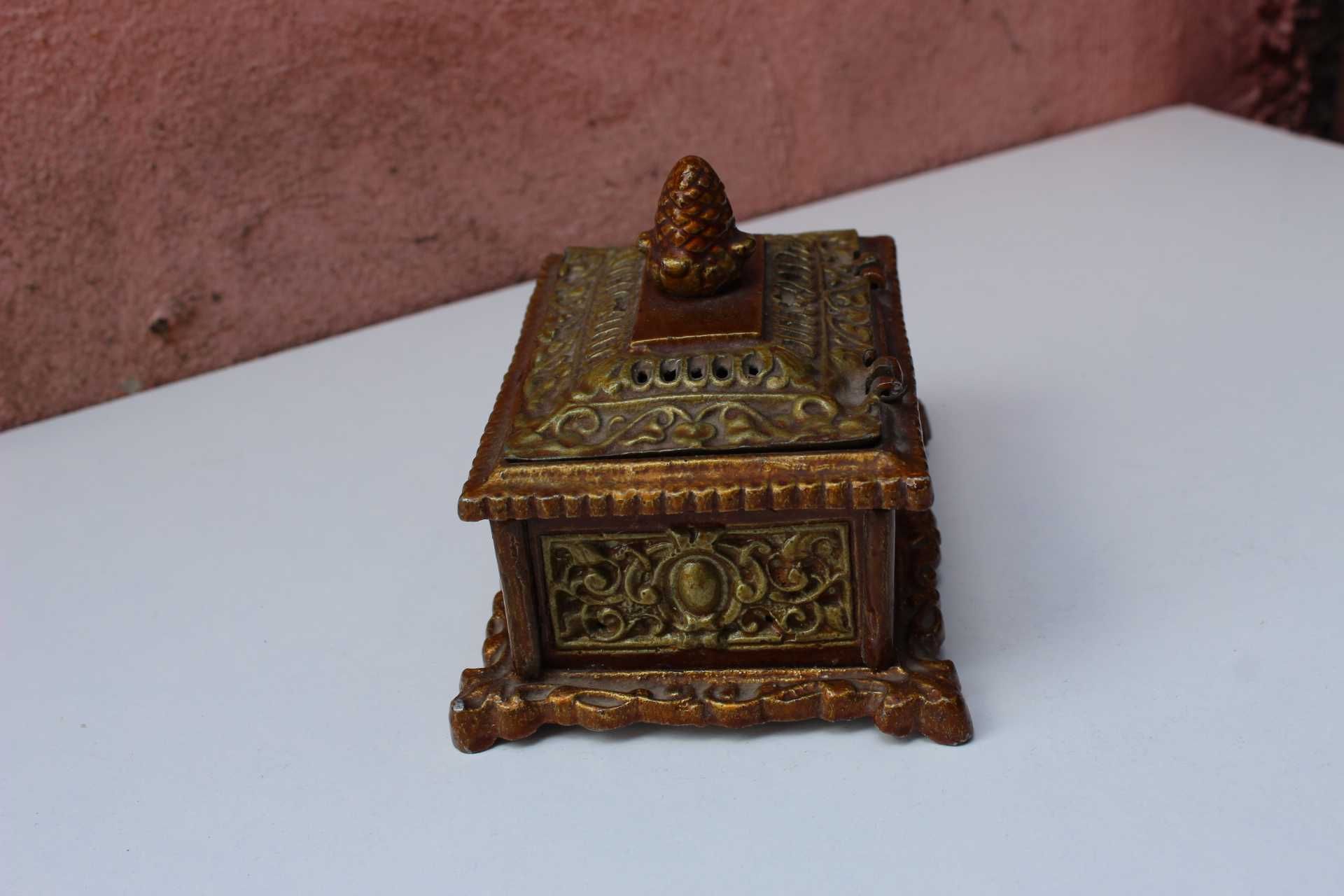 Caseta bijuterii metal varf con de brad - insemn masonic