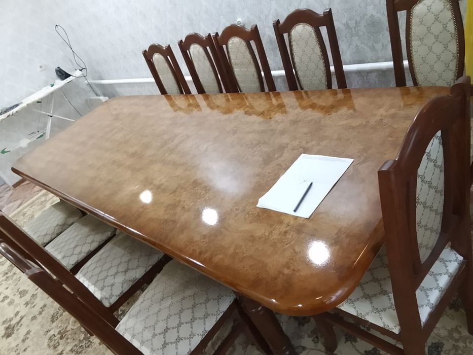 Стол ма стулями в отличном состояний