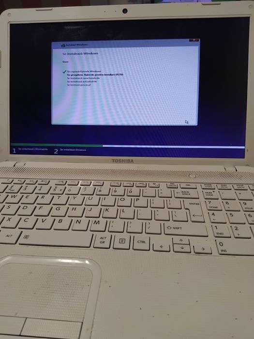 Laptop Toshiba vand
