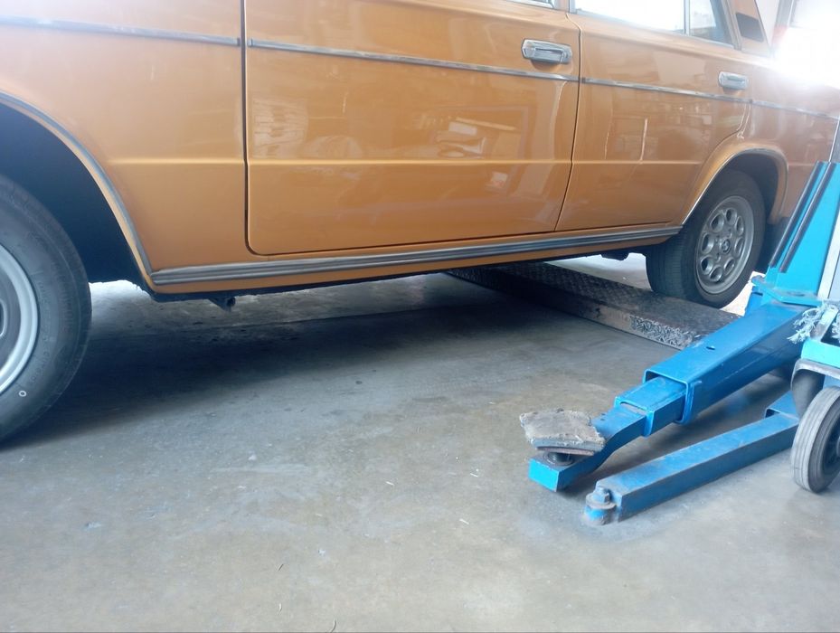 Продавам Лада 21061