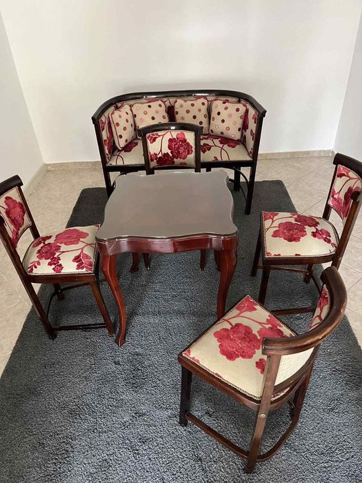 Сет диван, маса и 4 столчета