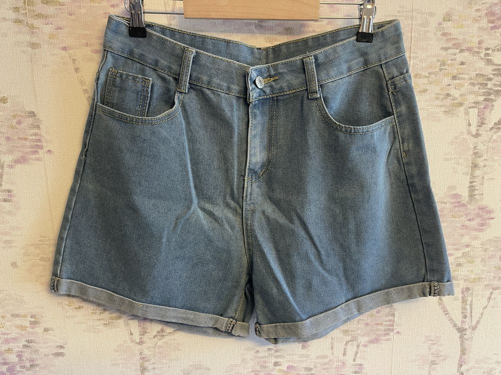 Pantaloni scurti dama / vintage marimea XL spre L