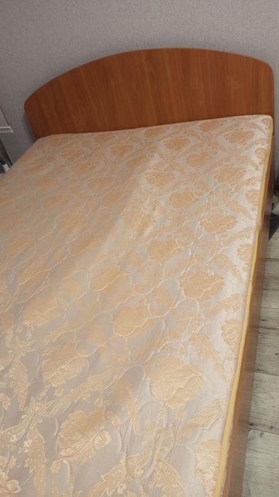 Продам кровать + комод в отличном состоянии.
