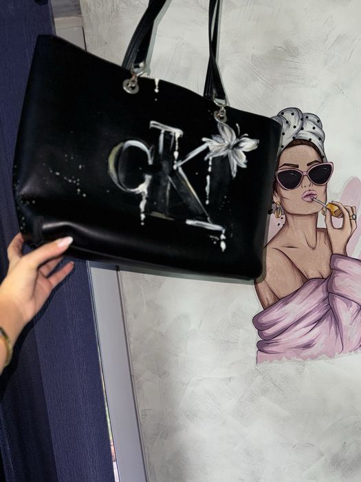 Чаната от естествена кожа CALVIN KLEIN