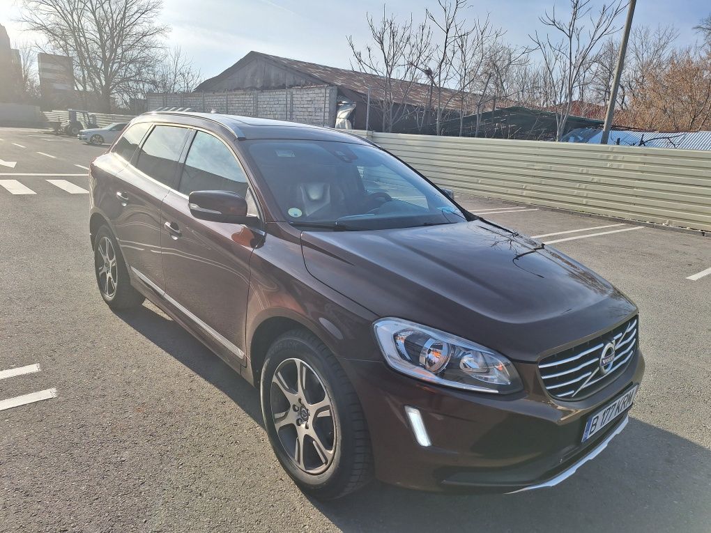 Vând Volvo XC60 2015