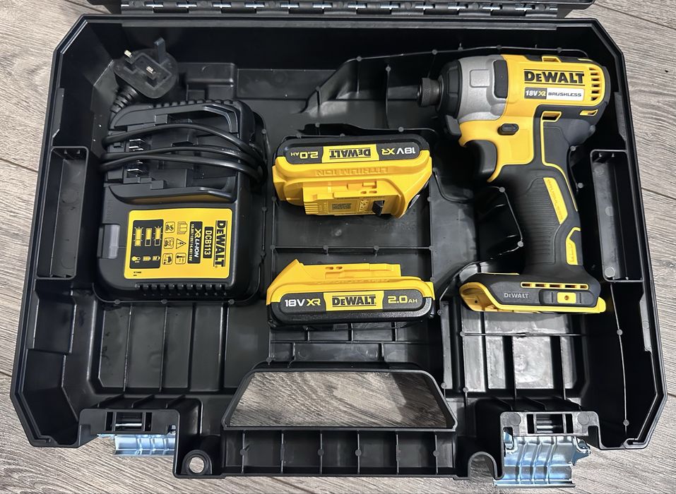 Masina de insurubat cu impact Dewalt DCF787 2 acum 2.0Ah + inc  NOU