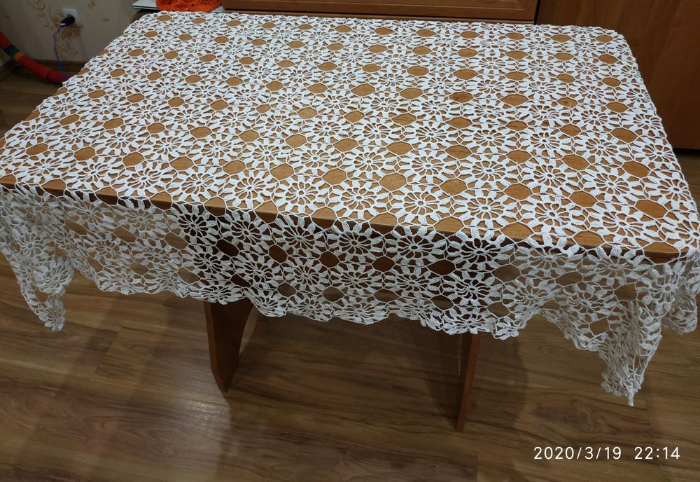 Вязанная крючком скатерть