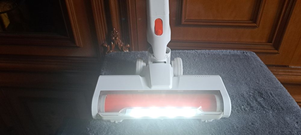 Aspirator G20 Lite, vertical cu led, mai are un an garanție de la Emag