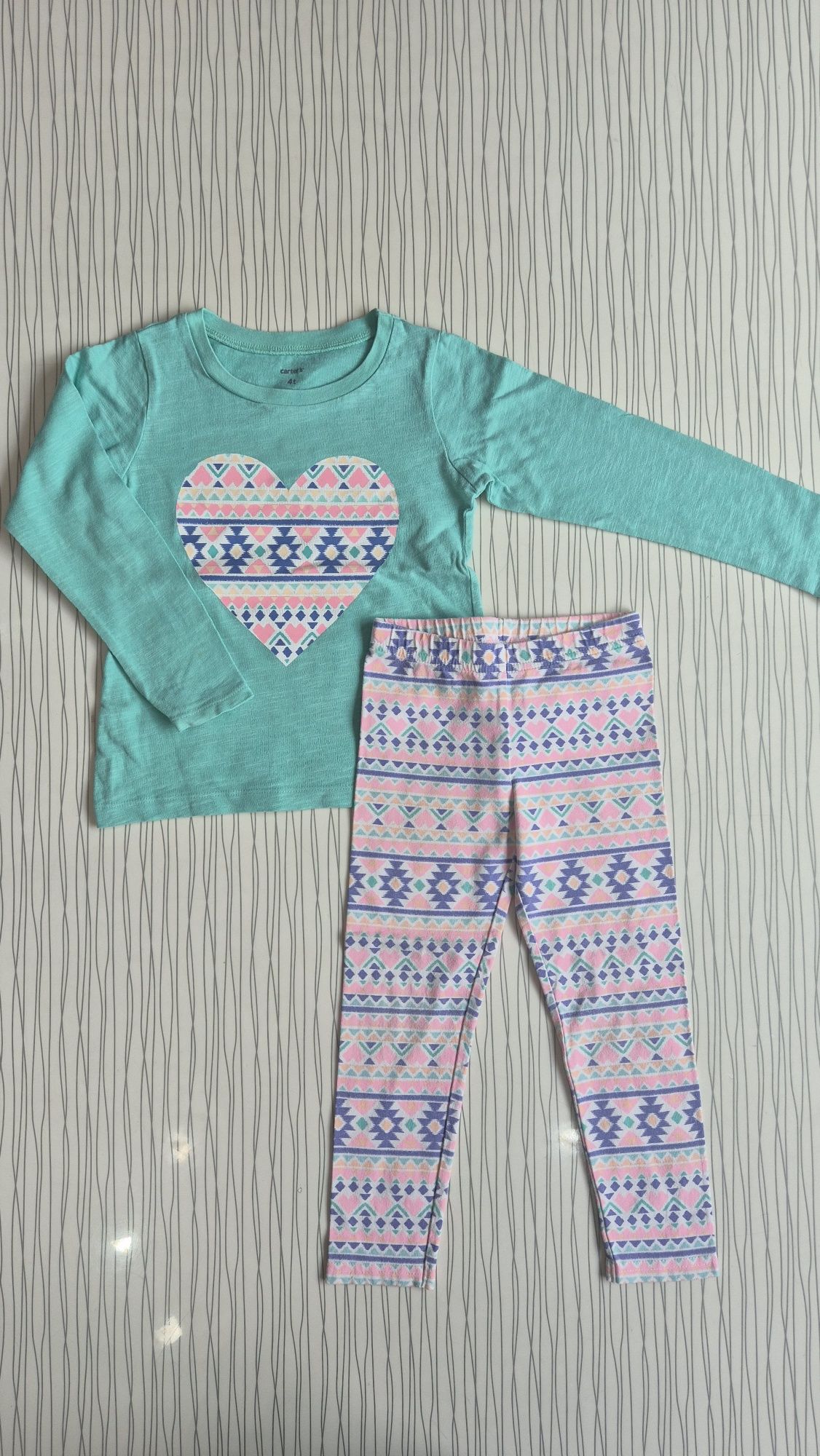 Carters комплект кофточка + штаны на 3-4 года