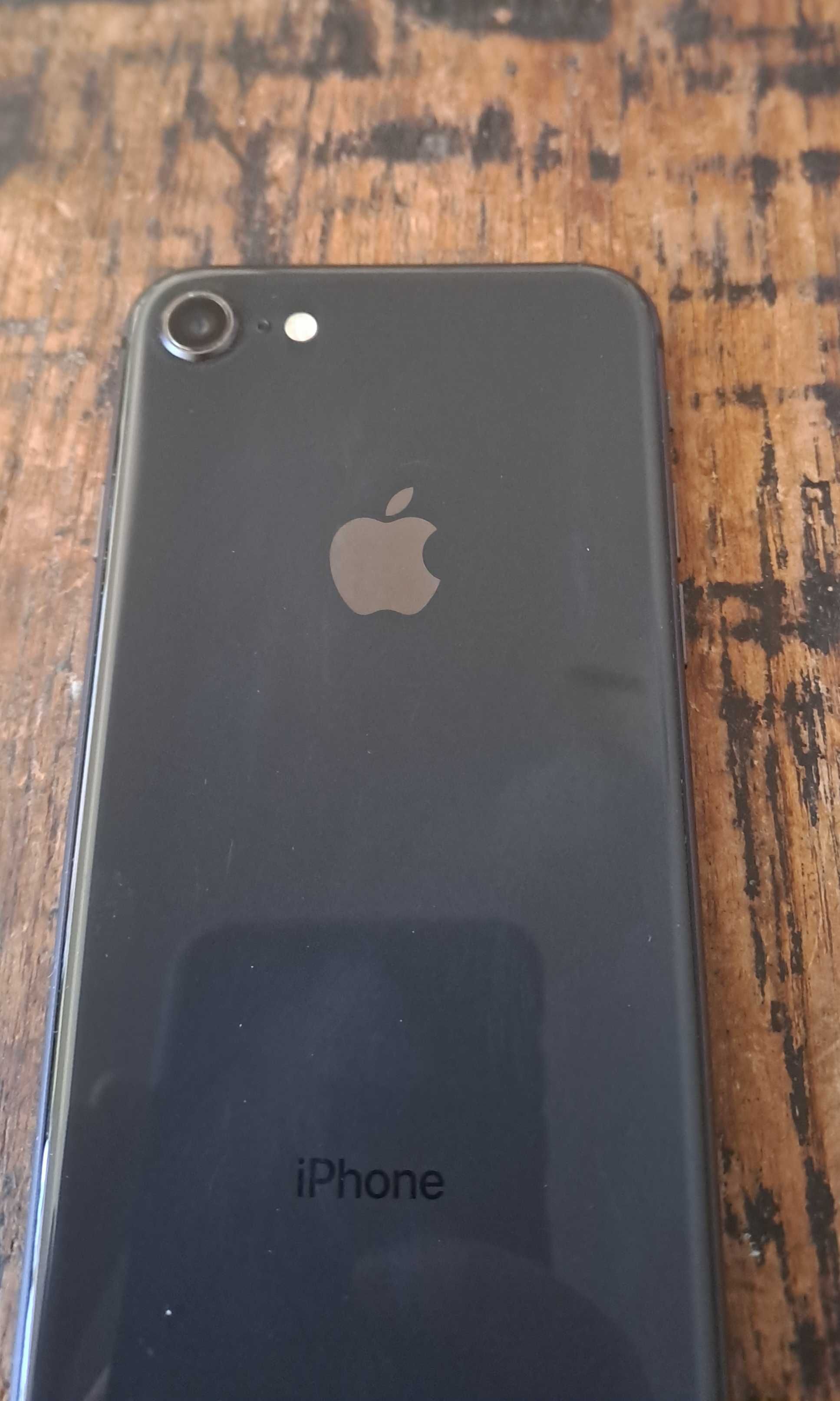 мобилен телефон Apple iPhone 8, операционна система iOS