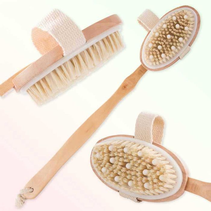 Дървена четка за тяло с натурални влакна, ексфолиращ и масажен ефект